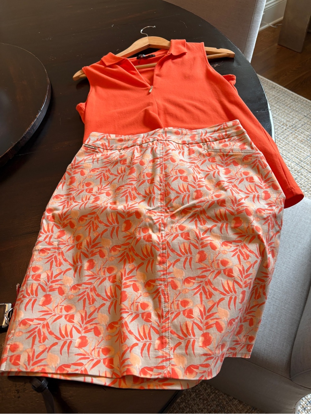 Renuar - new w/o tCoral Zip-Front Sleeveless Top with Coral & Cream Floral Skirt